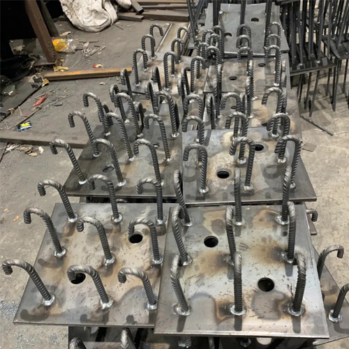 图纸中如何确定漳州预埋件的位置？